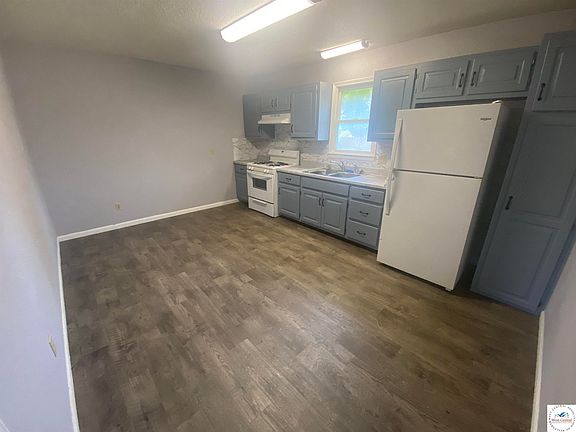 5th image of 303 E Stacci Cir