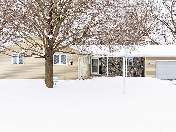 2nd image of 210 Vista Ct