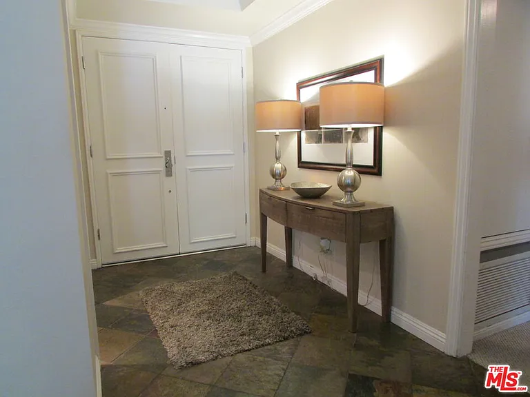 1550 Greenfield Ave #201 — Photo 8