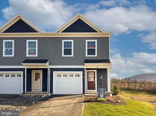 135 Highpoint Park Dr, Pleasant Gap, PA 16823