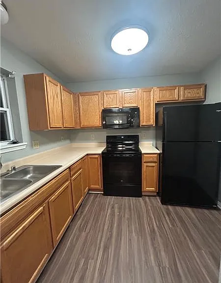 580 Rosebud Cir — Photo 2