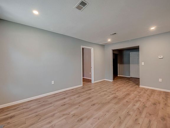 5th image of 6823 Goforth St