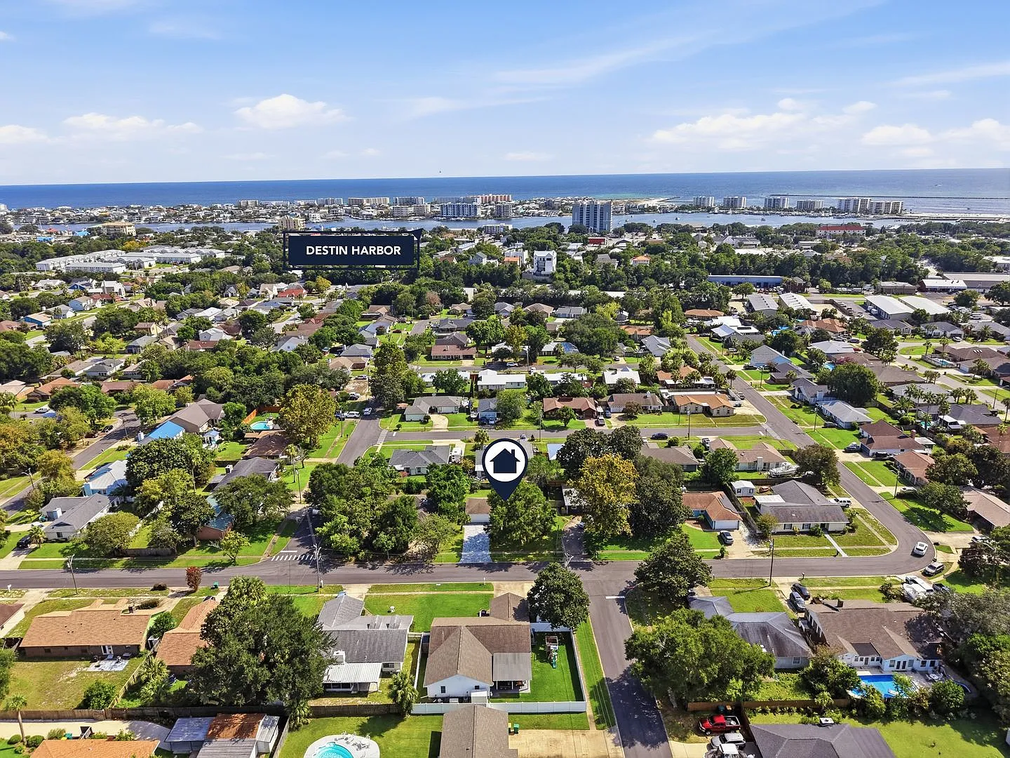 Charming 3 Bedroom Home in the Heart of Destin! — Photo 3