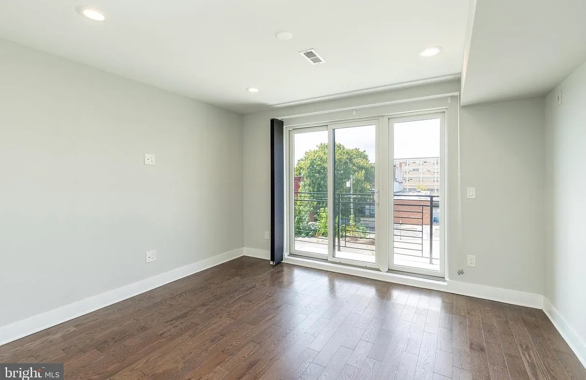 2 bed, 2.5 bath, 1409 sqft, $2,600 — Photo 2