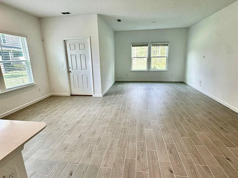 380 Belfort Ct — Photo 4