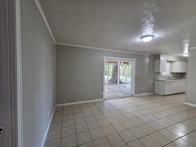 3021 Ashwood St — Photo 11