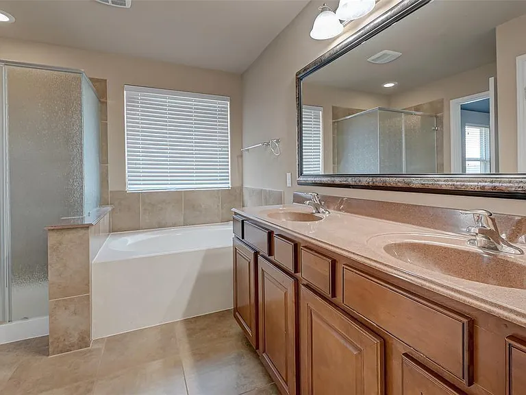 18211 Cimmaron Oak Ln — Photo 10
