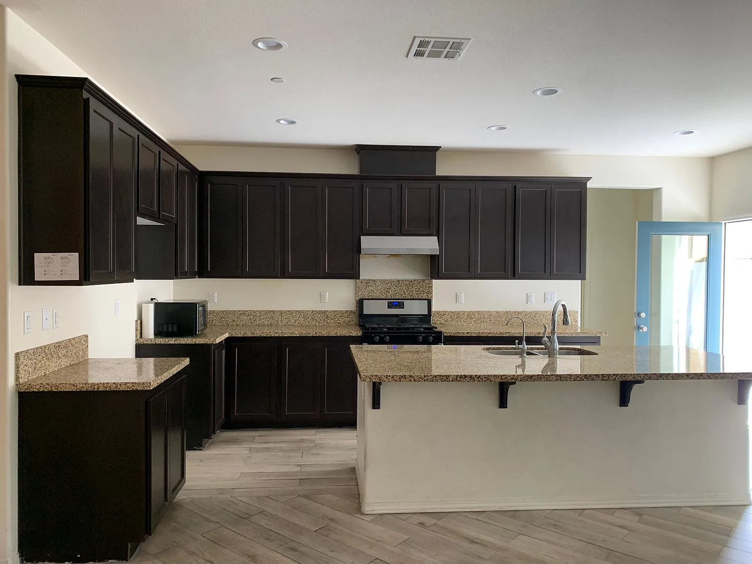 4 bed, 2180 sqft, $3,600 — Photo 3
