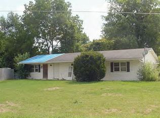 375 W North St, Warrensburg, IL 62573