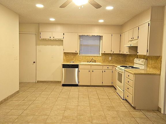 4th image of 3326 Erin St