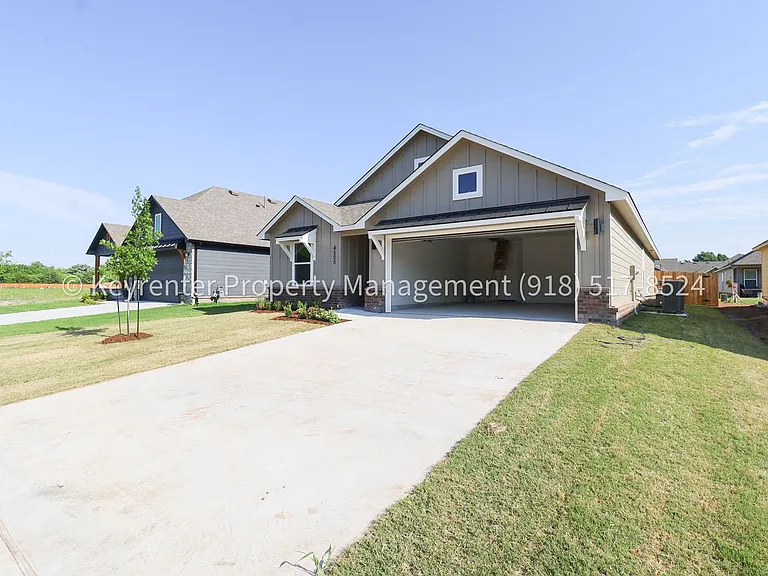 4500 W Winston St — Photo 2