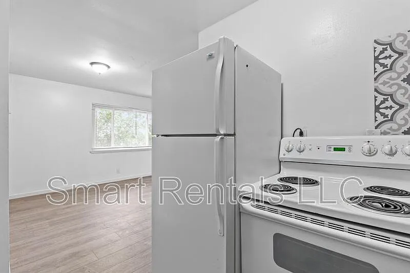 1 bed, 1.0 bath, $699 — Photo 3