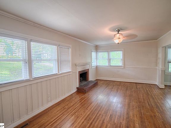 3rd image of 101 Ashford Ave
