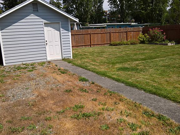 Extra Storage / Crafts building. Power but no heat.