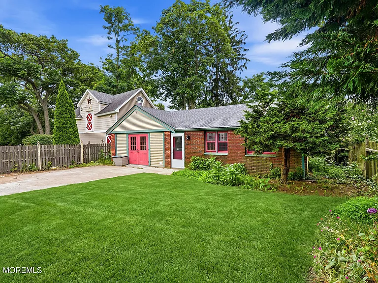 638 Overton Pl #1 — Photo 32