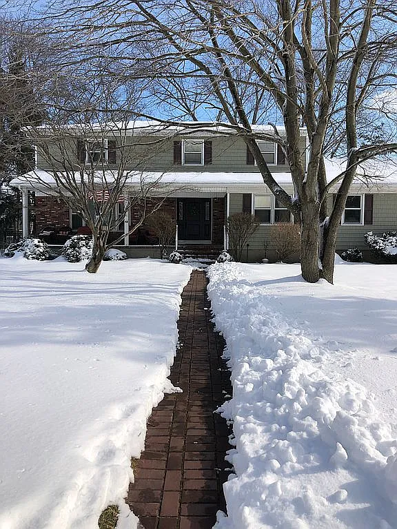 48 Stonehenge Dr photo 1