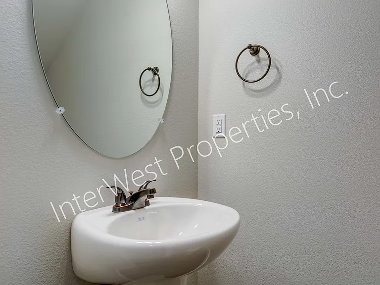 10317 NE 61st Cir — Photo 36