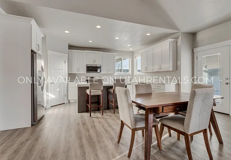 693 Spruce Way — Photo 8