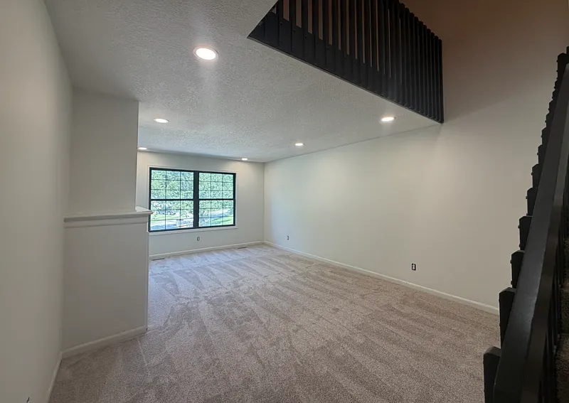 3 bed, 1.5 bath, 1181 sqft, $1,800 — Photo 2
