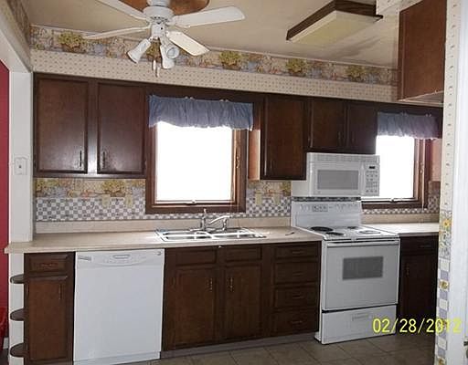 4th image of 19 Tamplin Dr