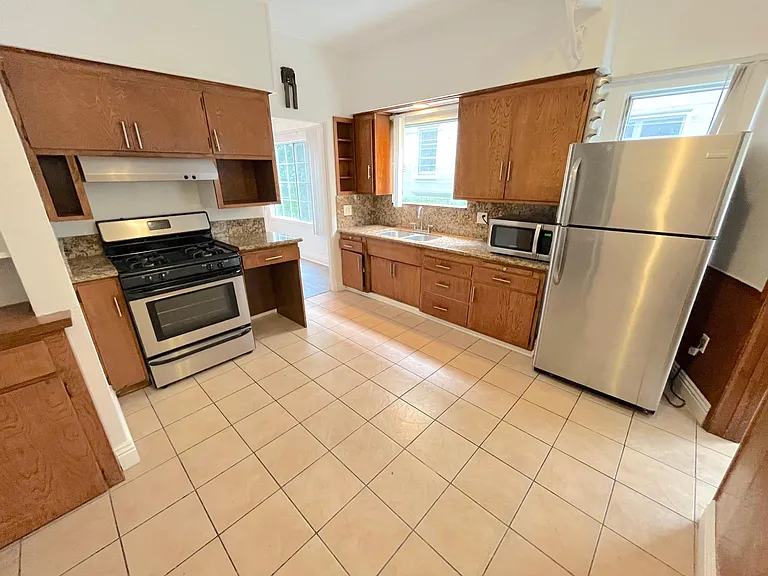 227 S Gale Dr #4 — Photo 7