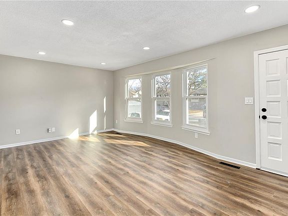 3rd image of 6506 N Delta Ave