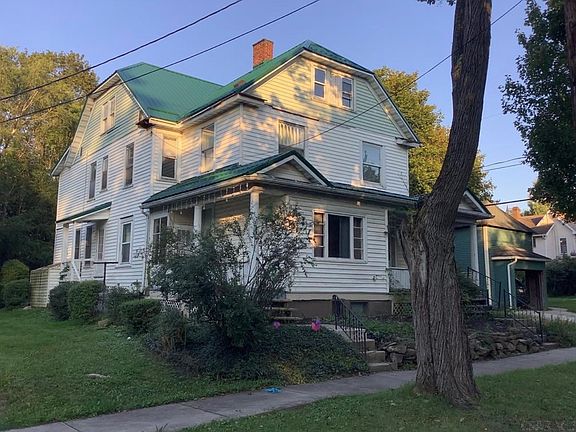 3rd image of 921 Bucknell Ave