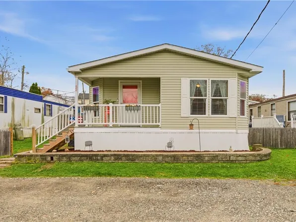 52 Bradley Ter, Portsmouth, RI 02871