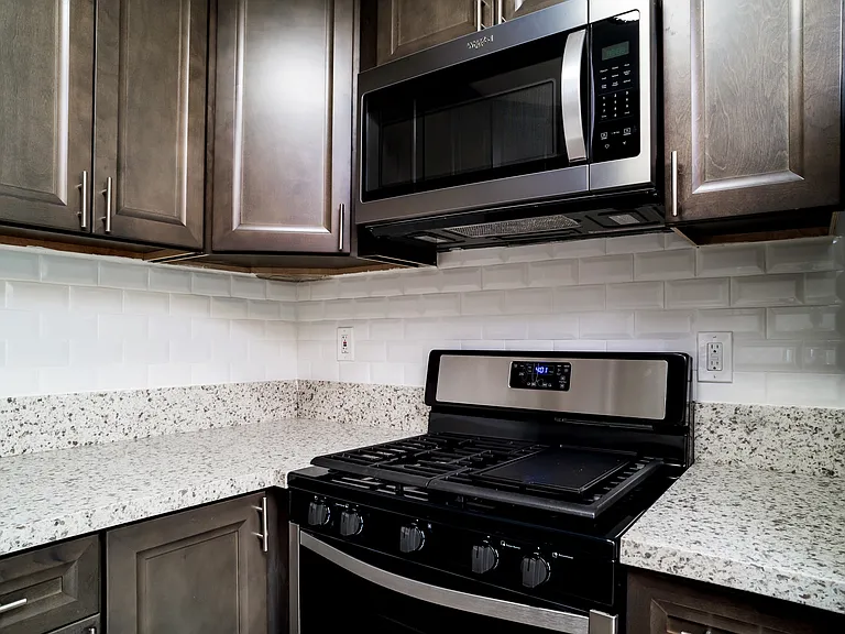 Winnetka Gardens Apartments — Photo 13
