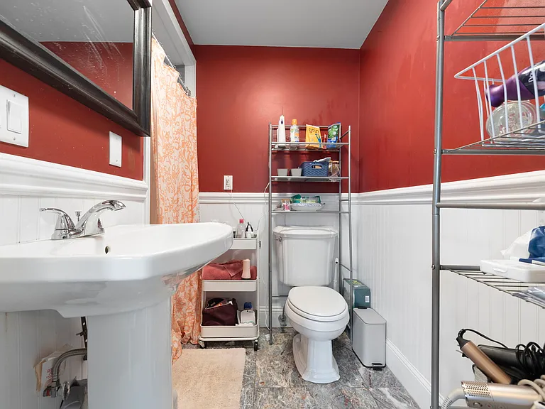 532 E 4th St #2 — Photo 27