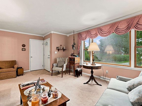 5th image of 3025 Karen St