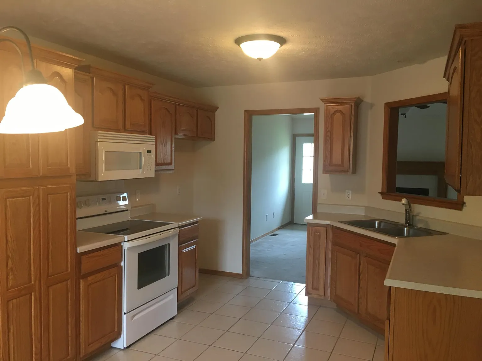 3 bed, 1348 sqft, $1,450 — Photo 3