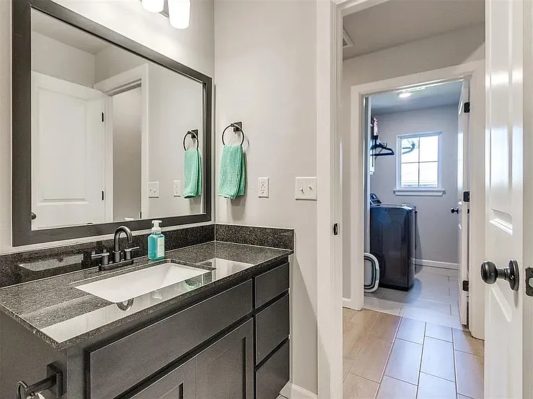 1004 Acacia Creek Dr — Photo 17