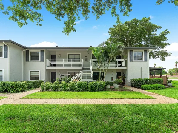 11 SOUTHPORT Lane #E, Boynton Beach, FL 33436