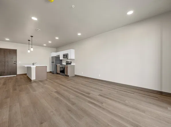 Prairie Rapids 2 - 1 Month Free on 13 Month Lease