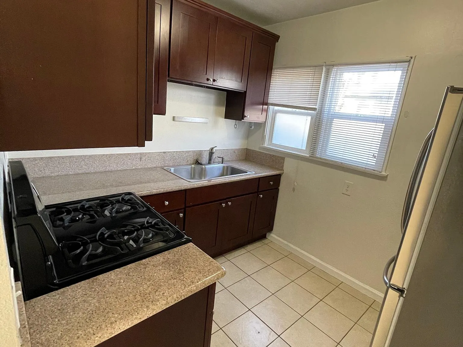 Studio, 420 sqft, $1,995 — Photo 4
