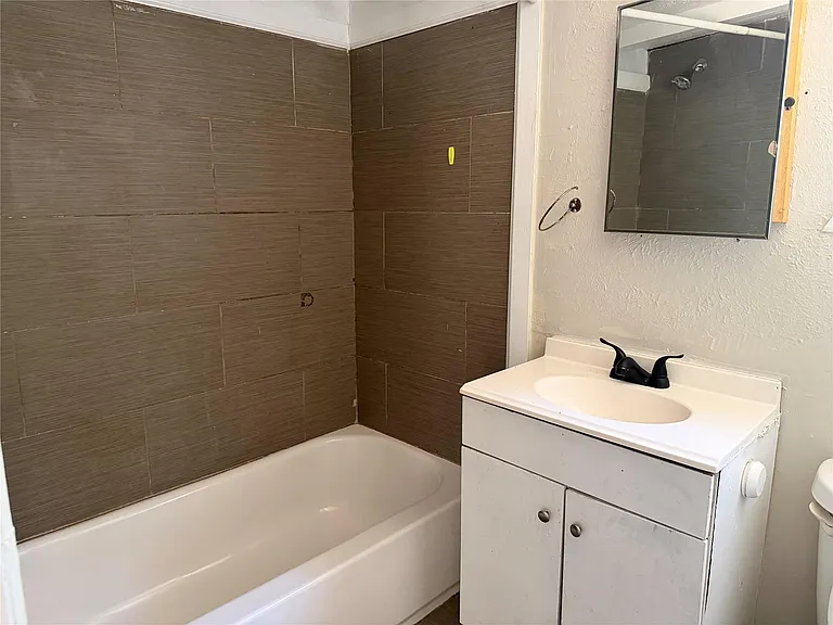 900 Mohawk Dr #8 — Photo 4