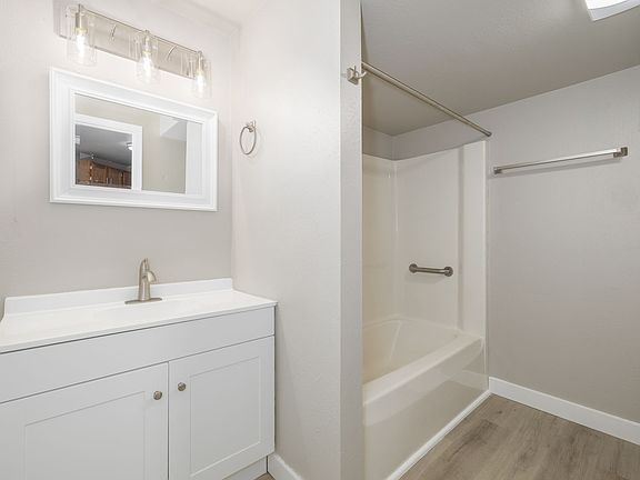5th image of 209 Forest St #7