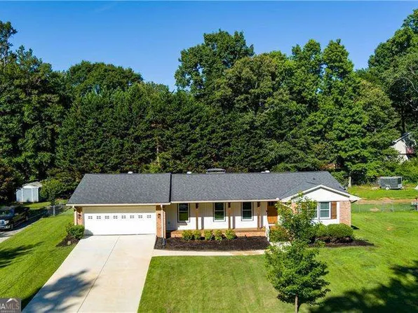 4422 White Oak Dr, Sugar Hill, GA 30518