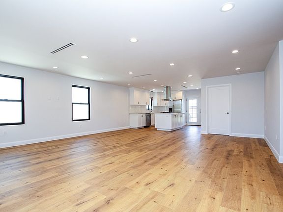 4th image of 3517 Madera Ave