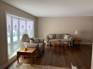 1007 Spring Cove Dr, Schaumburg, IL 60193