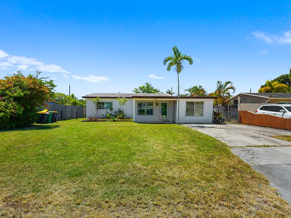 2748 SW 46th Ct