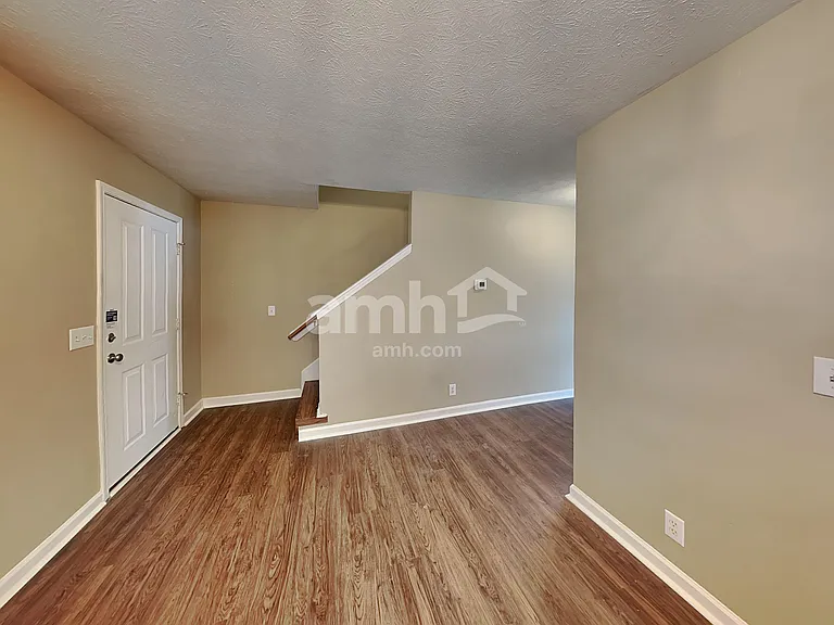4060 Longfellow Dr — Photo 9