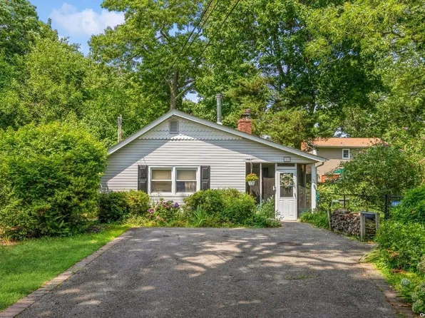 11 Hoover Avenue, Nesconset, NY 11767