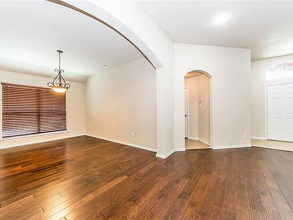 3rd image of 341 Cave River Dr