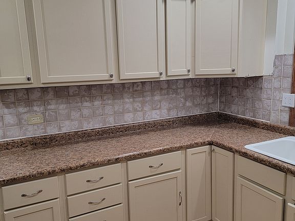 5th image of 4830 W Oakdale Ave Unit 1