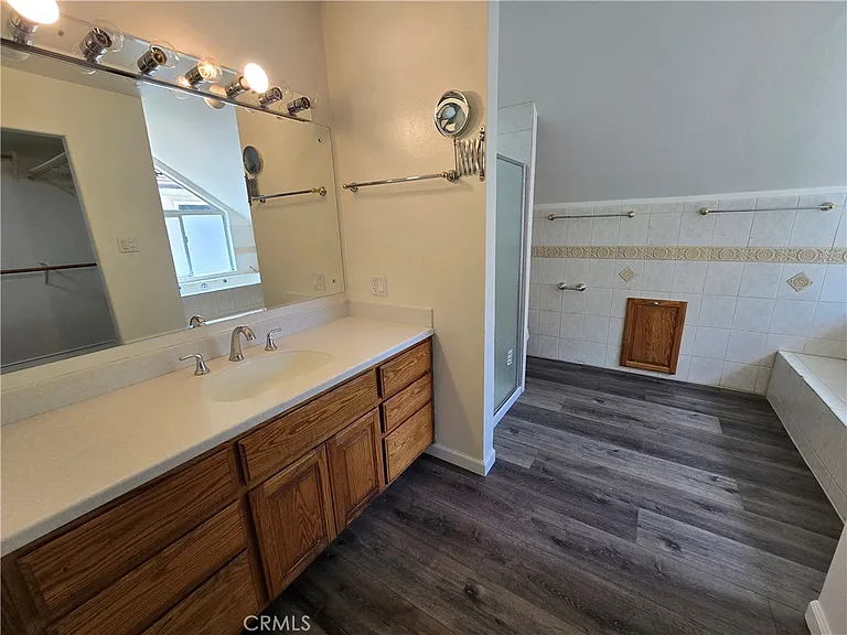 25317 Avenida Ronada — Photo 32