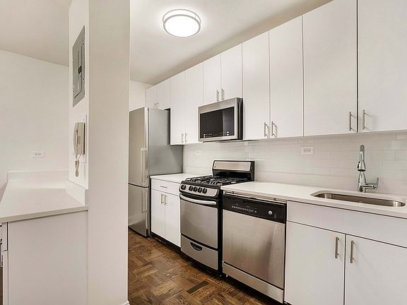 4th image of 20 Beekman Pl APT 4c
