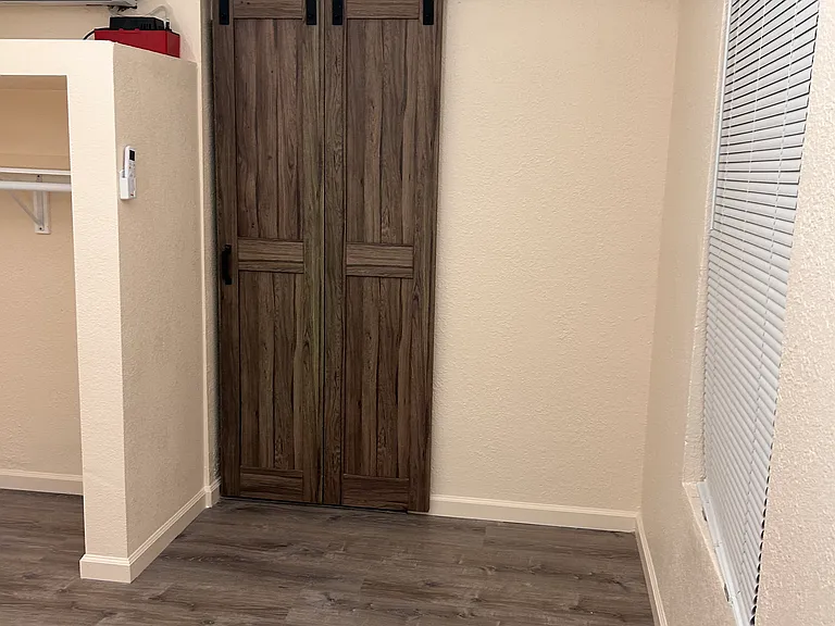 315 E Elm St #6 — Photo 17