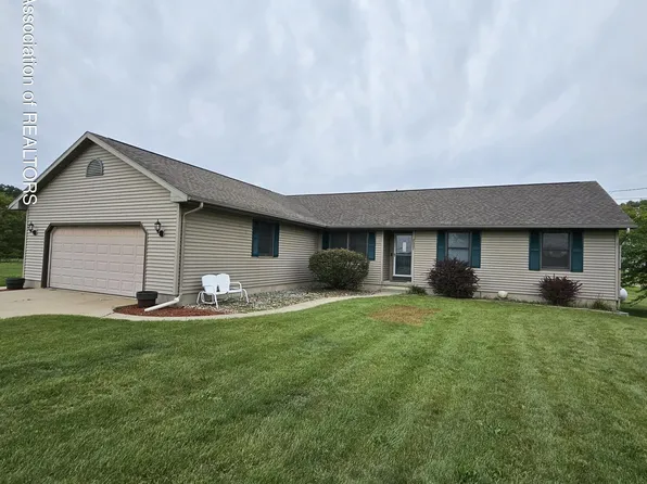 2337 Island Hwy, Charlotte, MI 48813